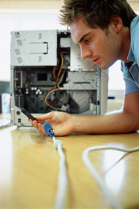 科技守護(hù)者 商務(wù)精英背后的計(jì)算機(jī)及辦公設(shè)備維修專家